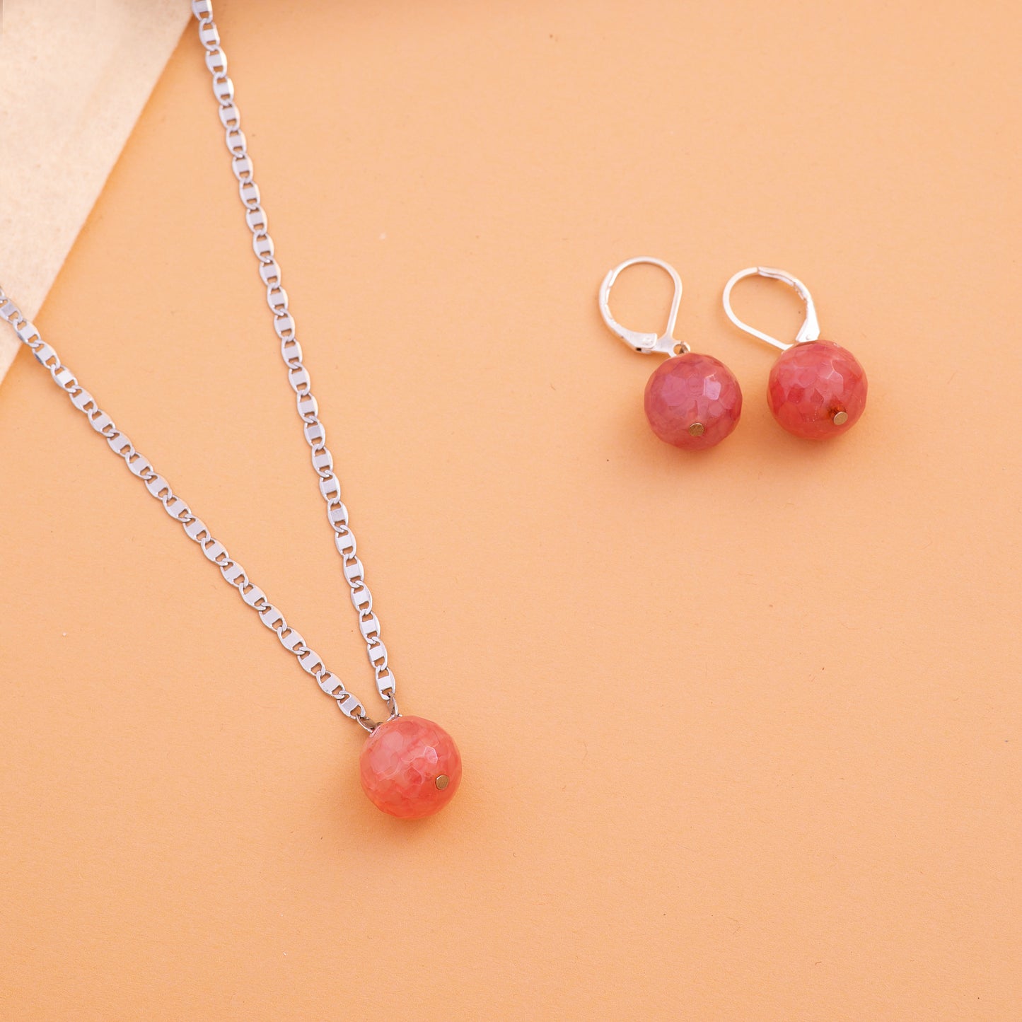 Soft Red Agate Crystal Pendant Set