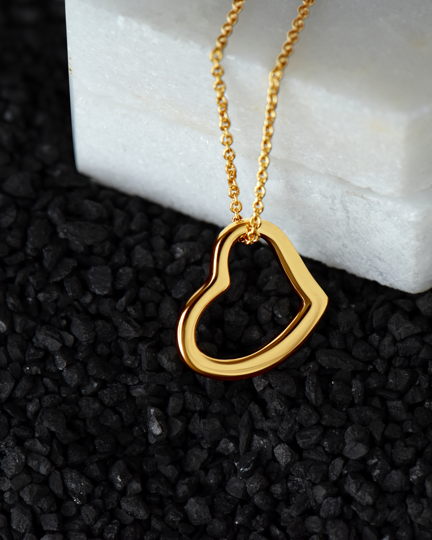 Stunning Heart Pendant – The Radiant Love Necklace